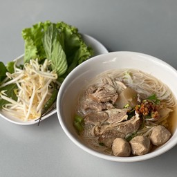 ก๋วยเตี๋ยวเนื้อรวมน้ำใส