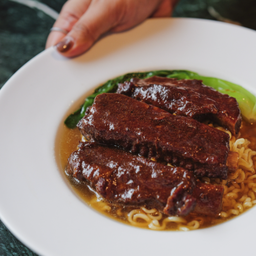 บะหมี่โรงเตี๊ยมซี่โครงหมู
