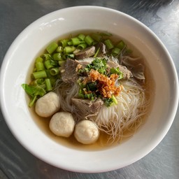 ก๋วยเตี๋ยวหมูตุ๋นน้ำใส
