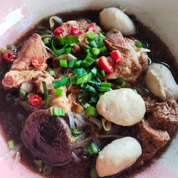 ร้านก๋วยเตี๋ยวเรือน้องหมูตุ๋นพระยามน17