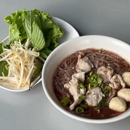 ก๋วยเตี๋ยวเนื้อสดน้ำตก