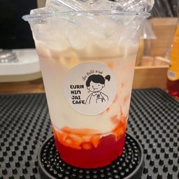 นมสดสตอเบอร์รี่