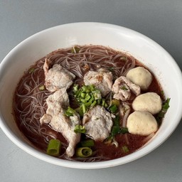 ก๋วยเตี๋ยวหมูน้ำตก