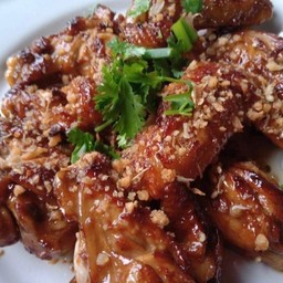 ปีกไก่ทอดกระเทียม