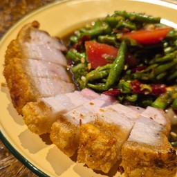 ตำถ้ว หมูกรอบ