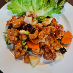 ไก่กรอบผัดเม็ดมะม่วง  ကြက်သားကြွပ်ကြော် သီဟိုဠ်စေ့သုပ်/ကြော်