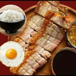 (เซ็ต1) หมูกรอบ150กรัม + ข้าวสวย 1 ชุด + ไข่ดาว