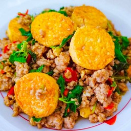 ผัดกะเพราเต้าหู้ใข่