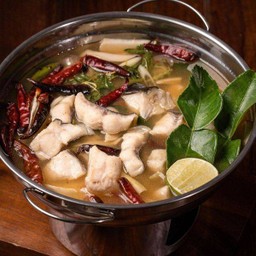 ต้มยำ ปลากดคัง   ငါးအုံတုံ တုံယမ်းဟင်းရည်