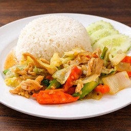 ผัดผักรวมราดข้าว