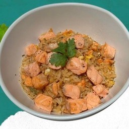 ข้าวผัดปลาแซลม่อน