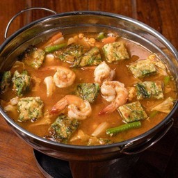 แกงส้มชะอมกุ้ง ပုစွန် ချအอมဥမွှမ်း အချဉ်ဟင်း