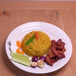 ข้าวผัดเขียวหวานหมูแดดเดียวไข่เค็ม