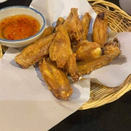 ปีกไก่ทอดน้ำปลา ကြက်တောင်ပံ ငံပြာရည်ကြော်