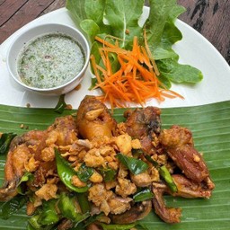 ปีกไก่ทอดมะแขว่น မခန့်သီး ကြက်တောင်ပံကြော်