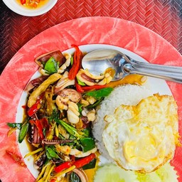 ผัดฉ่าราดข้าว