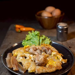 คั่วไก่แห้งพิเศษ (ไก่+หมึกกรอบ)