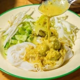 ขนมจีนน้ำยาใต้ใส่ลูกชิ้น