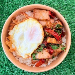 กะเพราหมูกรอบ