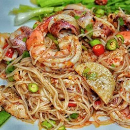 ยำขนมจีนกุ้งสุก+หมูยอ