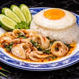 หมึกกะเพรา(ราดข้าว)