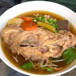 ต้มเส้นโครงไก่ตุ๋น + ตีนไก่ตุ๋น