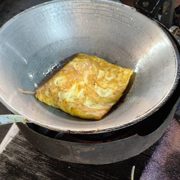 น้องรักขนมเบื้องญวน ตลาดเช้าสวนผัก