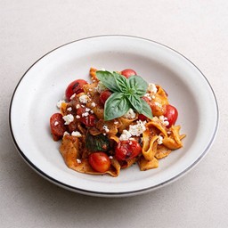 Smoked tomato & feta pasta ( V)
