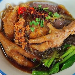 ติดเส้น(ต้มเส้นโครงไก่ก๋วยเตี๋ยวโครงไก่) ตลาดเพลินการ์เด้นท์เท่านั้น มีสาขาเดียวเพลินการ์เด้น