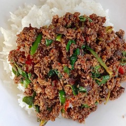 กะเพาเนื้อสับ.แบบแห้งๆราดข้าวสวยร้อนๆๆ