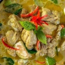 ขนมจีนแกงเขียวหวานไก่