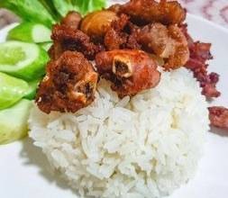 ข้าวหน้าแหนมซี่โครงหมู
