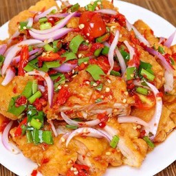 ยำไก่ทอดกรอบ