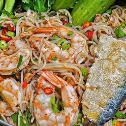 ยำขนมจีนปลาทู+หมูยอ+กุ้งสุก
