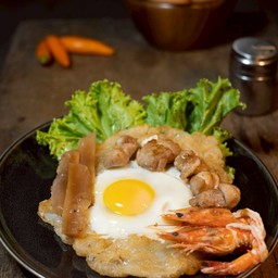 คั่วไก่อบรวมมิตร (ไก่+กุ้ง+หมึกกรอบ)