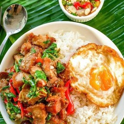 กระเพราหมูกรอบ