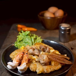 คั่วไก่แห้งรวมมิตร (ไก่+กุ้ง+หมึกกรอบ)