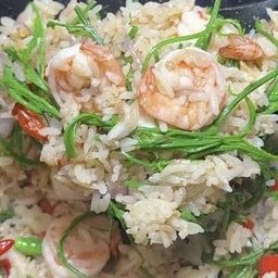 ข้าวผัดกุ้งใส่ชะอม