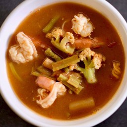 แกงส้มกุ้งผักรวม