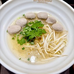 ก๋วยเตี๋ยว ลูกชิ้น เนื้อน้ำใส