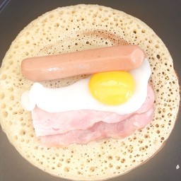 โตเกียวเบคอนไส้กรอกไข่ดาว