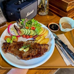 สเต๊กเนื้อสันนอกโคขุน (Striploin Steak)