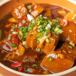 หมูสามชั้นตุ๋นน้ำแดงหูหนาน