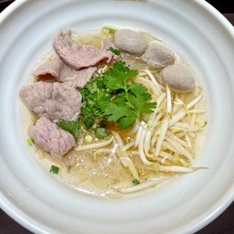 ก๋วยเตี๋ยวลูกชิ้นเนื้อ + เนื้อสด