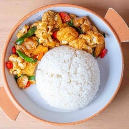 ข้าวดอกกะหล่ำผัดหมูสามชั้นพริกแห้ง