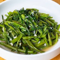 ผัดผักบุ้งไฟแดง