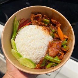 ผัดพริกแกงหมูชิ้น