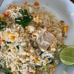 ข้าวผัดหมู Fried rice with pork