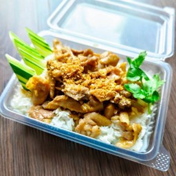 ข้าวไก่กระเทียมโคตรจุก