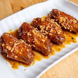 ปีกไก่ล่าเมียว 4 ชิ้น